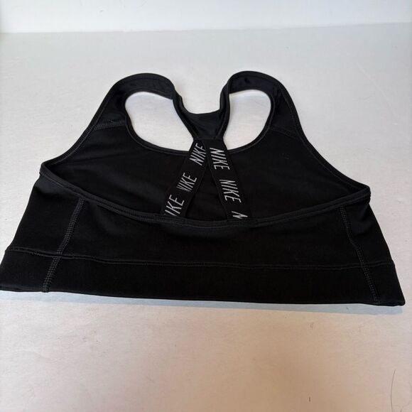 Nike Black Sports Bra no underwire Looks new blk/wht Size Medium - Picture 2 of 4